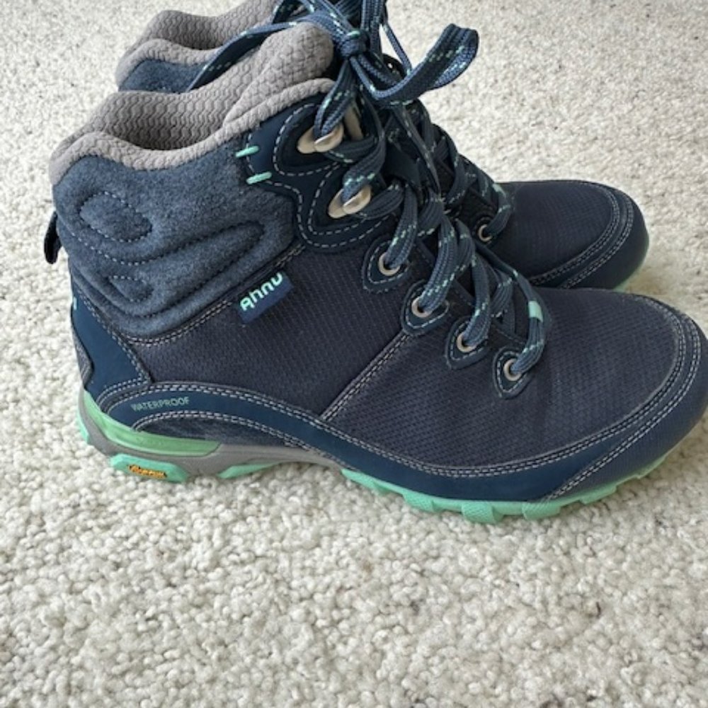 AHNU Women's Sz 6.5 Sugarpine Vibram Sole Hiking Lace Up Boots Waterproof